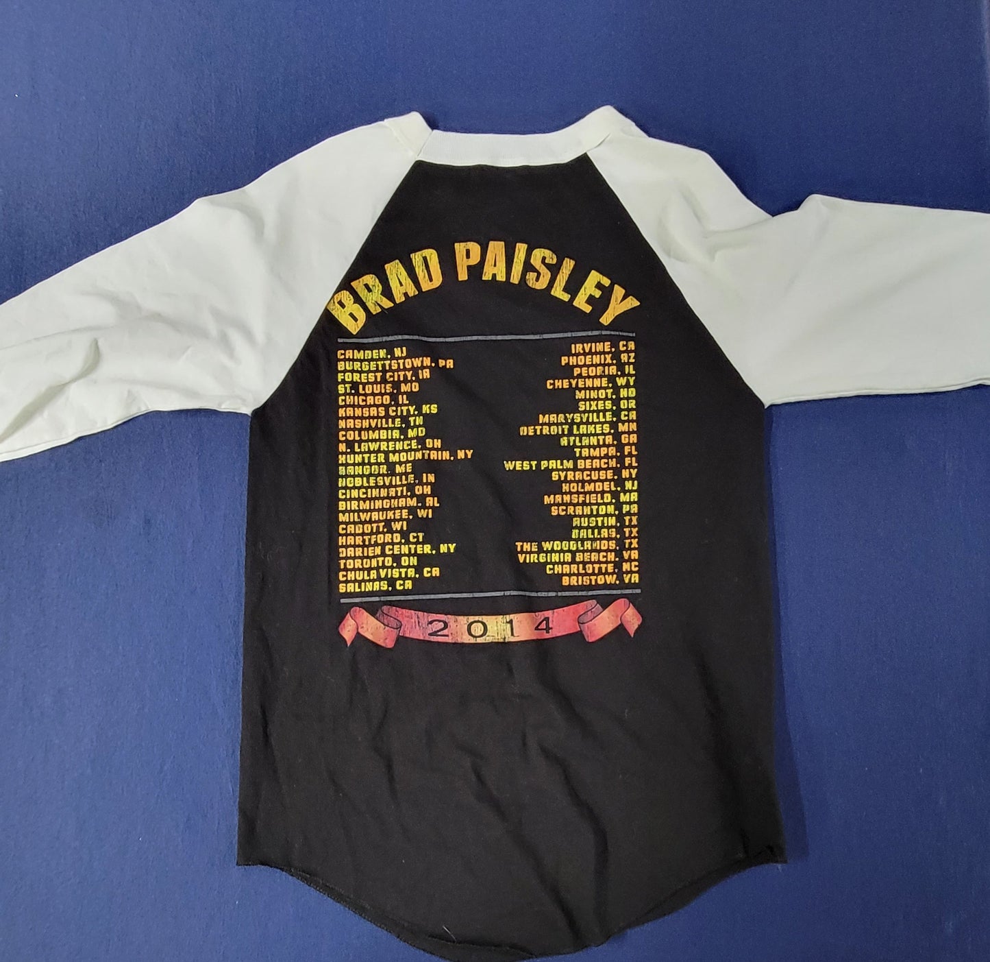 Brad Paisley 2014 baseball style concert shirt Small