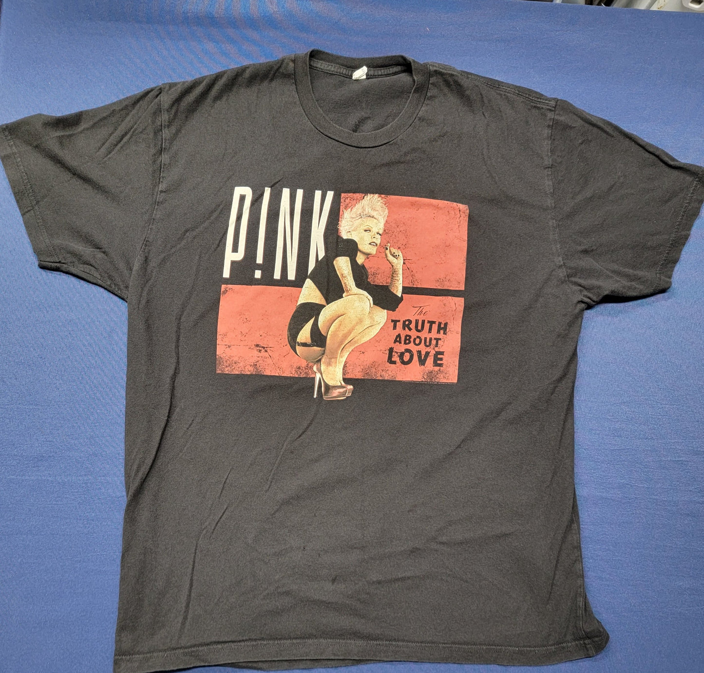 Pink 2013 Tour Concert T-shirt XL